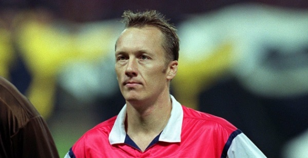 Lee Dixon aims cheeky dig at Tottenham on Twitter and Arsenal fans will love it