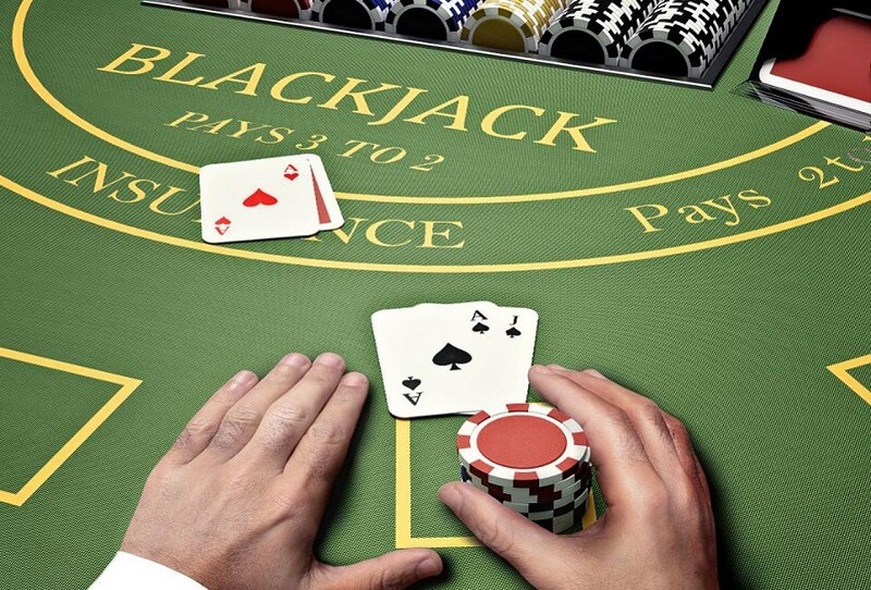 Blackjack là trò chơi bài gì? Hướng dẫn cách chơi Blackjack cho người mới bắt đầu
